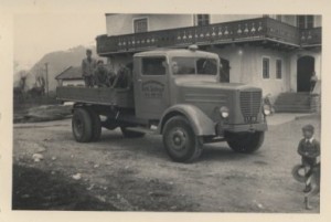 Das erste Fahrzeug bei der Seitinger Firmengründung